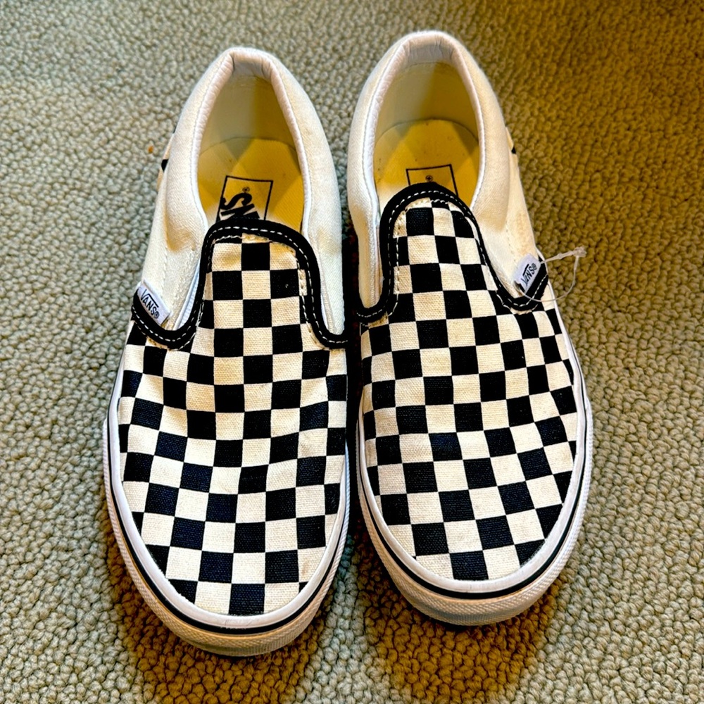NWOT Kids vans brand new black and white checkered slip one size 2